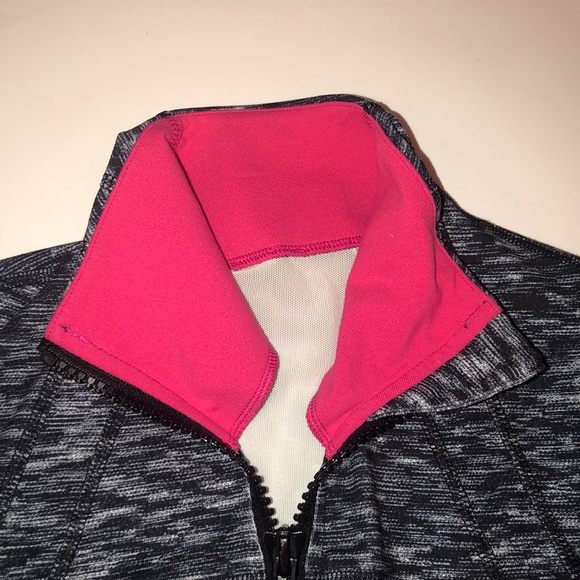 Size 4 lululemon jacket - Picture 4 of 6